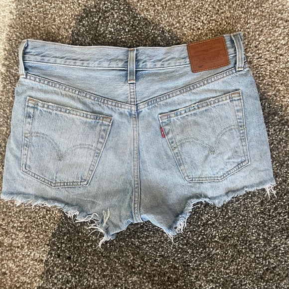LEVI’S 505 Cut off Distressed Shorts - Picture 2 of 5